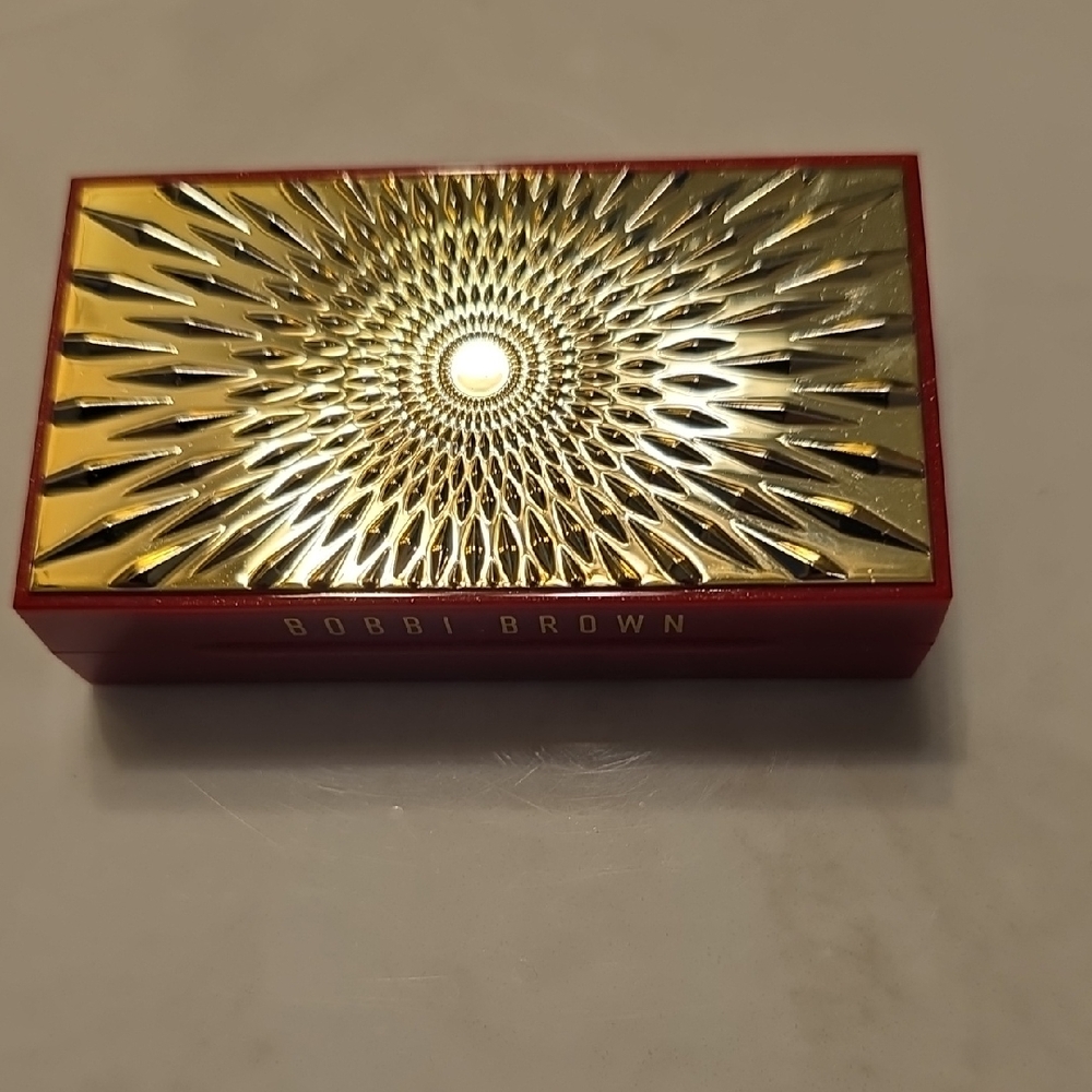 Bobbi Brown Radiant Gold and Red Palette